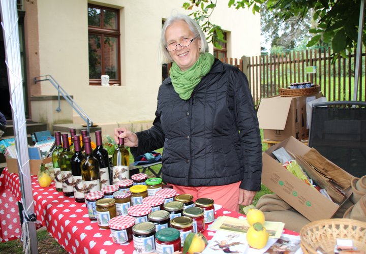 Zum Tag der Regionen 2021 gab es regionale Produkte wie Marmeladen und Wein bei Helgard Steinacker.