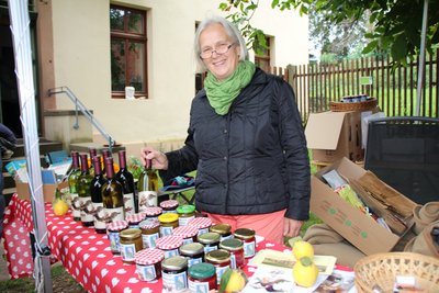 Zum Tag der Regionen 2021 gab es regionale Produkte wie Marmeladen und Wein bei Helgard Steinacker. Zum Tag der Regionen 2021 gab es regionale Produkte wie Marmeladen und Wein bei Helgard Steinacker.