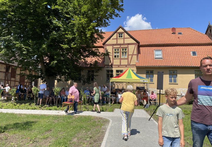 Der sanierte Pfarrgarten von Nordgermersleben soll ein naturnaher Ort der Begegnung sein. 