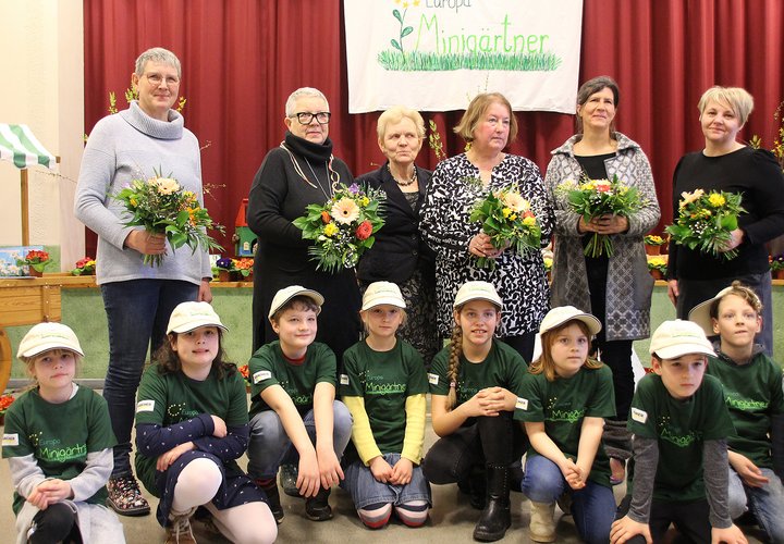 Die „Minigärtner“ und ihre fördernden Partner machten sich bei der Auftaktveranstaltung in Groß Santersleben miteinander bekannt.