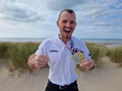 Der Bebertaler Matthias Schlitte erreichte Gold bei der „IFA-Armwrestling-Weltmeisterschaft“ in Frankreich. Der Bebertaler Matthias Schlitte erreichte Gold bei der „IFA-Armwrestling-Weltmeisterschaft“ in Frankreich.