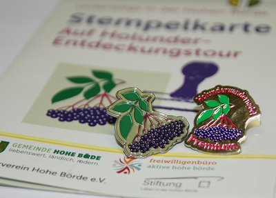 Die einfache und die Premium-Wandernadel sind ab dem Herbst auch im Holunderkontor und im Bebertaler Vierzeithof erhältlich.