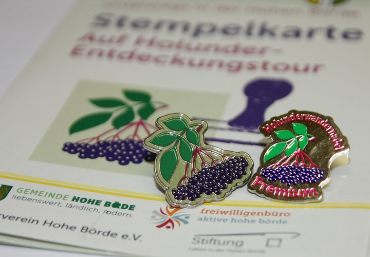 Die einfache und die Premium-Wandernadel sind ab dem Herbst auch im Holunderkontor und im Bebertaler Vierzeithof erhältlich.