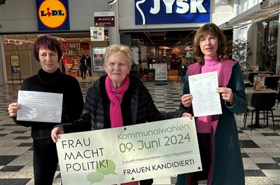 Carmen Niebergall, Steffi Trittel und Brigitte Klaus (von links) warben im Elbepark für mehr Frauen in der Kommunalpolitik.