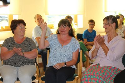 Sibille Klug (Präsidentin des Landfrauenverbands ) (von links), Anke Busse (Kulturausschussvorsitzende der Gemeinde Hohe Börde) Kerstin Frenzel (Gemeinderatsmitglied) bei der Austauschveranstaltung „Frauen stärken in der Hohen Börde“. Sibille Klug (Präsidentin des Landfrauenverbands ) (von links), Anke Busse (Kulturausschussvorsitzende der Gemeinde Hohe Börde) Kerstin Frenzel (Gemeinderatsmitglied) bei der Austauschveranstaltung „Frauen stärken in der Hohen Börde“.