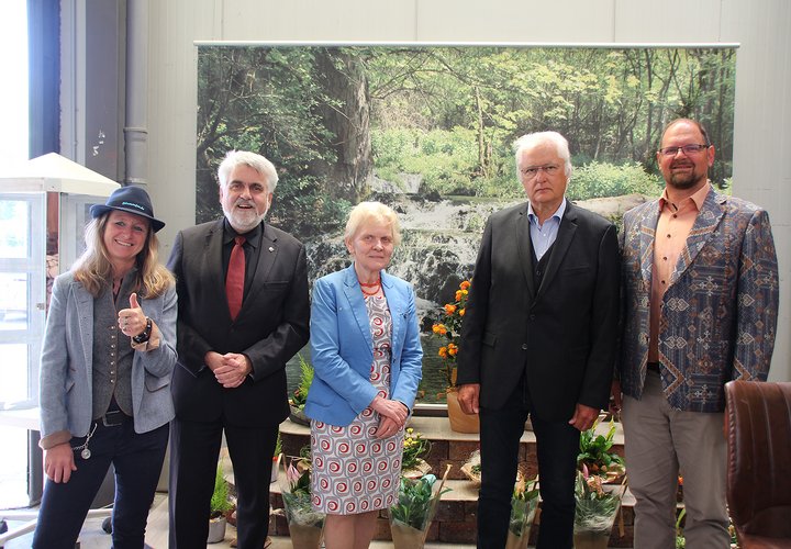 Gastgeberin Maren Hellwig, Minister Prof. Dr. Armin Willingmann, Bürgermeisterin Steffi Trittel, Vorsitzender des Wirtschaftsausschusses Jörg Stern, Landrat Martin Stichnoth (v.l.n.r.):beim Unternehmensfrühstück.