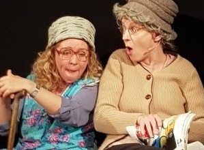 Die Kabarettistinnen Marion Bach und Heike Ronninger bei ihrem Aufritt unter dem Motto: "Geteiltes Leid, ist doppelte Freude*